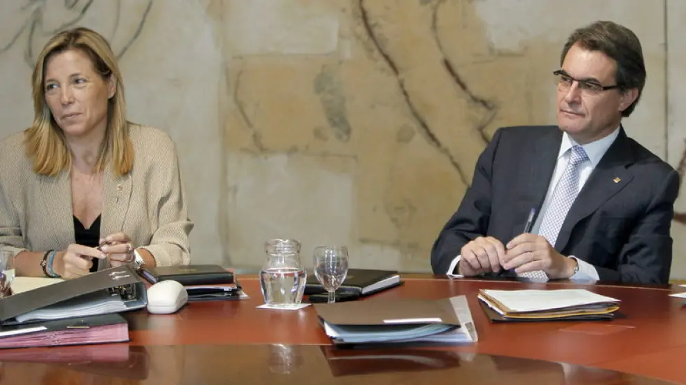 El presidente de la Generalitat Artur Mas, acompañado de la vicepresidenta, Joana Ortega