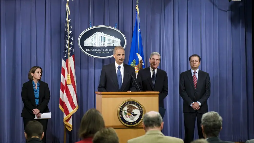 El secretario de Justicia de Estados Unidos, Eric Holder, hace pública la desarticulación de la trama terrorista.