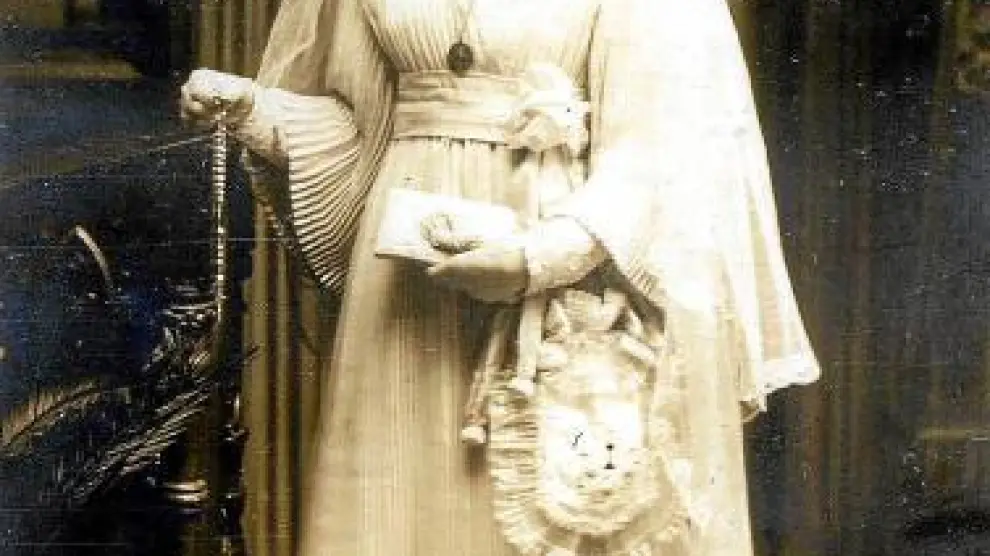 Pascuala Perié, vestida de Primera Comunión.