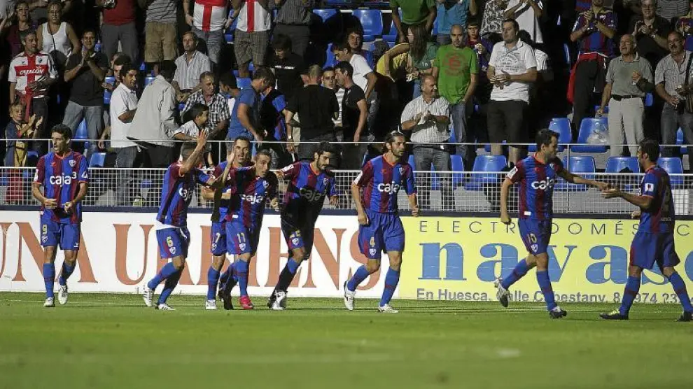 Aplausos de la grada del Alcoraz tras el gol logrado frente al Xerez en el partido de Copa del Rey de este año