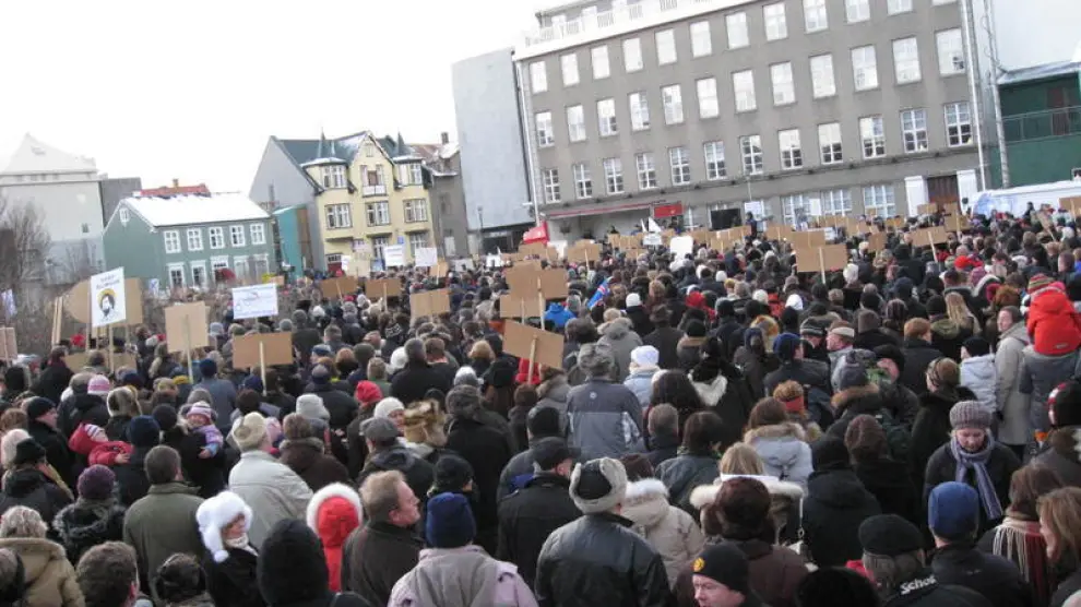Protestas ciudadanas por la crisis financiera en Reikiavik