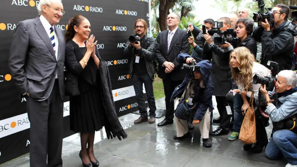 Isabel Pantoja junto a Luis del Olmo en la entrega de los Premios Protagonistas
