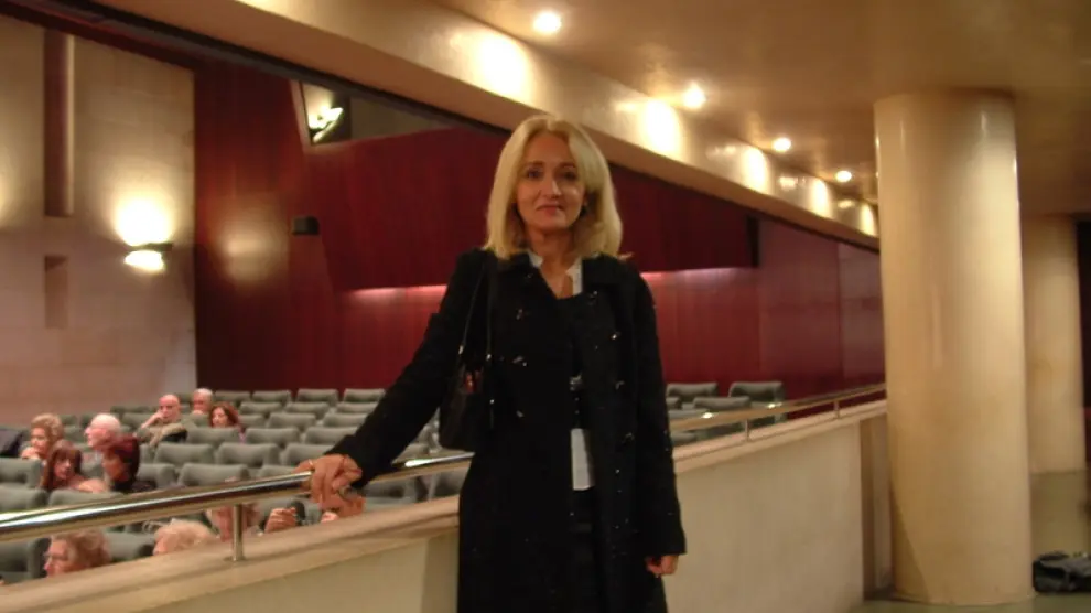 Elena Pérez, directora del IAM en Huesca, minutos antes de la proyección de 'Ágora', en la DPH.