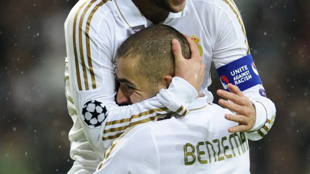 Karim Benzema celebra la victoria.