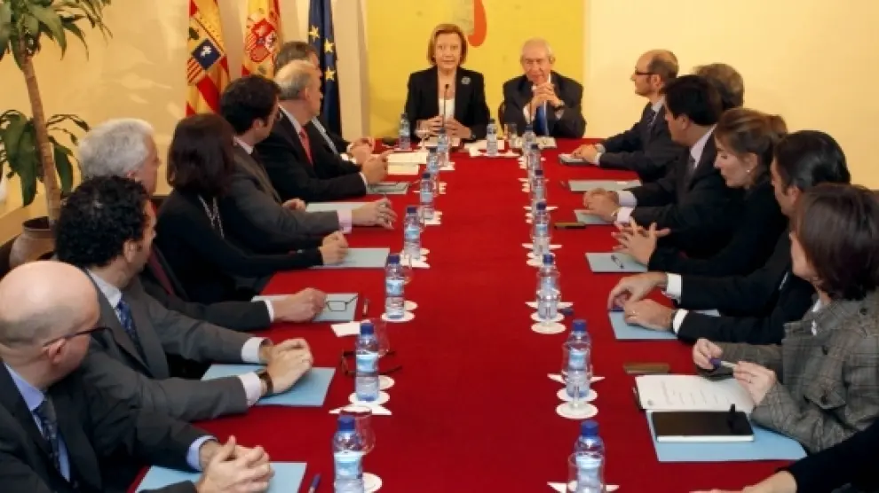 La presidenta de Aragón ha presidido el acto de constitución del Observatorio Aragonés del Comercio