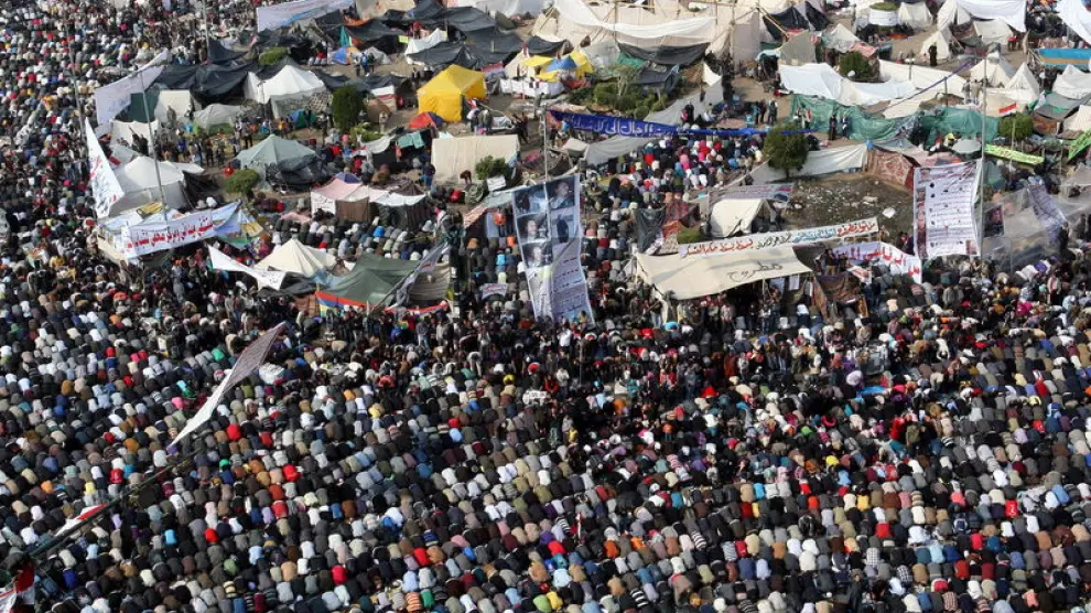 La plaza Tahrir en una imagen de este viernes, a la hora de la oración