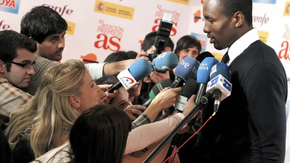 Serge Ibaka atiende a los medios durante la entrega de los premios 'As'
