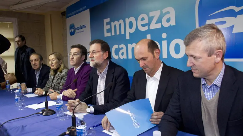 El próximo presidente del Gobierno, Mariano Rajoy, junto al presidente de la Xunta, Alberto Núñez Feijóo, Ana Pastor, Chema Figueroa y Rafael Louzán, entre otros