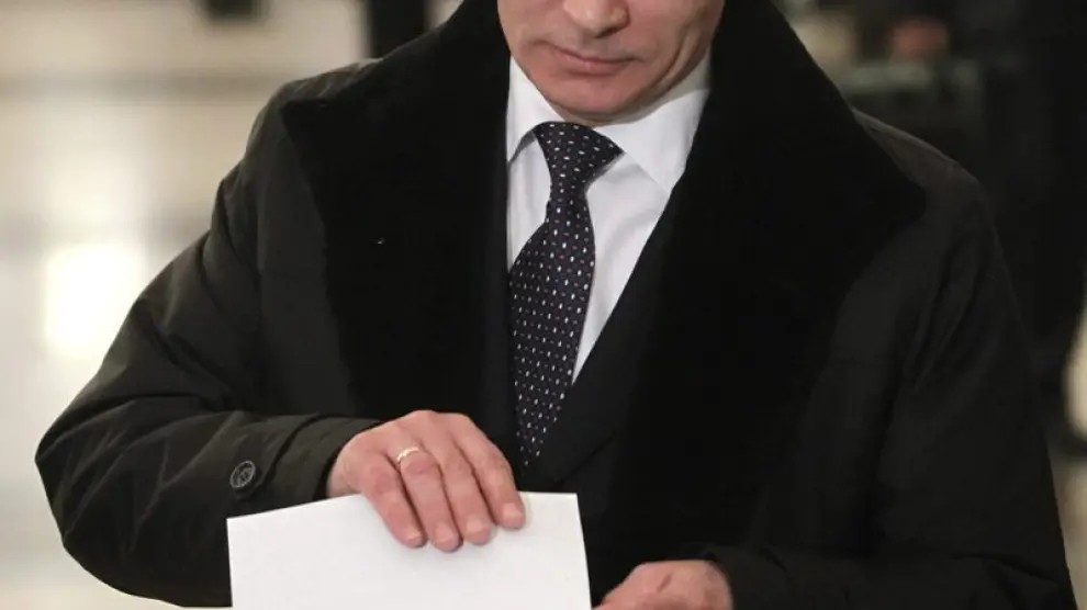 Vladimir Putin durante la jornada electoral en Rusia