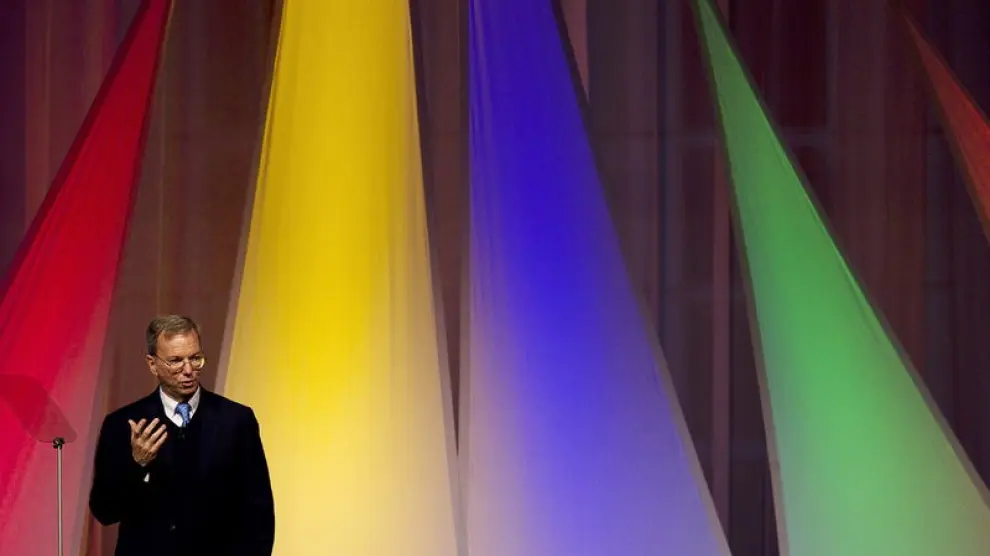 El presidente ejecutivo de Google, Eric Schmidt, habló de libertad en internet en París