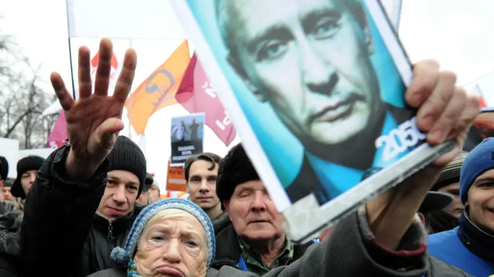Manifestantes en Moscú protestan por el resultado electoral