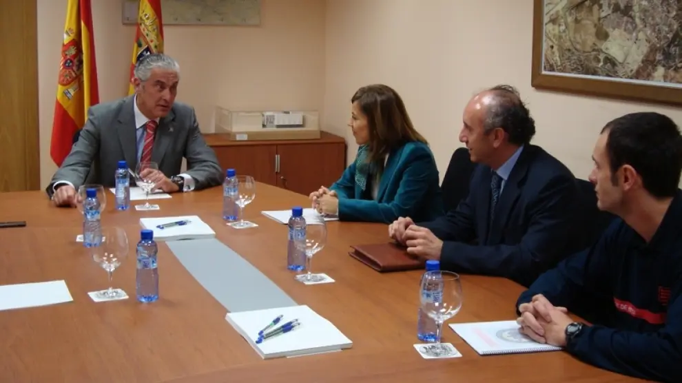 Imagen de la reunión entre Antonio Suárez y Ana Alós