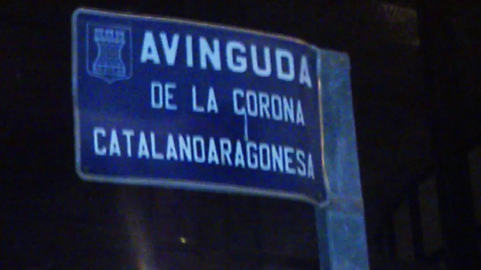 Imagen de la placa colocada en una de las avenidas de Almanzora