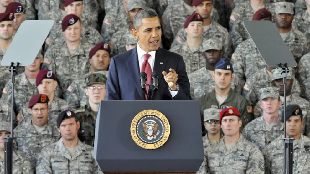 Obama junto a soldados (Archivos)