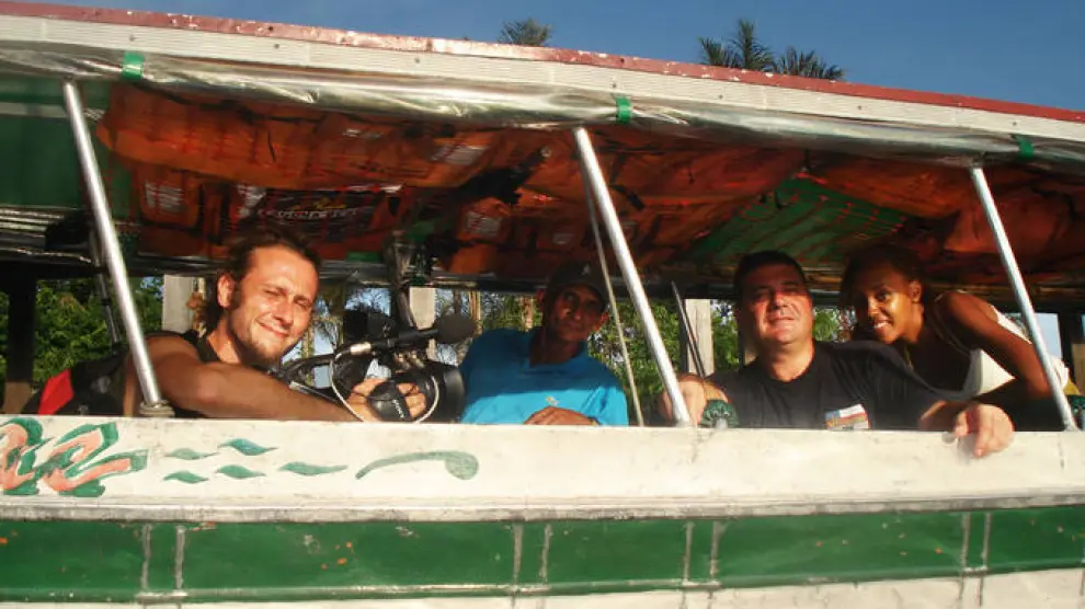 El equipo de Españoles en el mundo durante el rodaje en Manaos