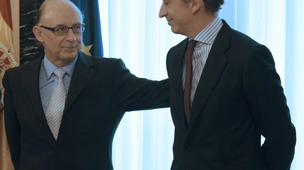 El nuevo ministro de Hacienda, Cristobal Montoro junto al secretario de Estado
