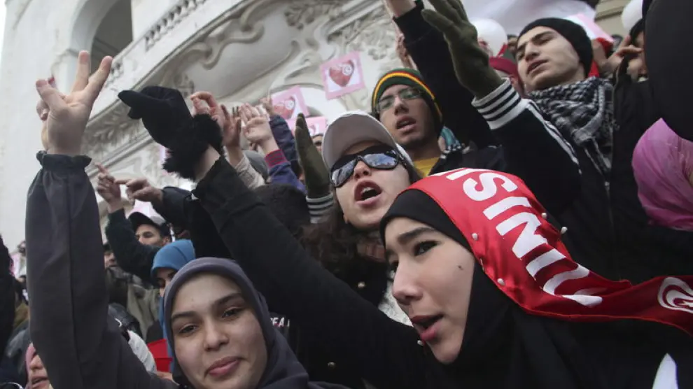 Miles de tunecinos se han dado cita en las calles para celebrar el primer año de su revolución