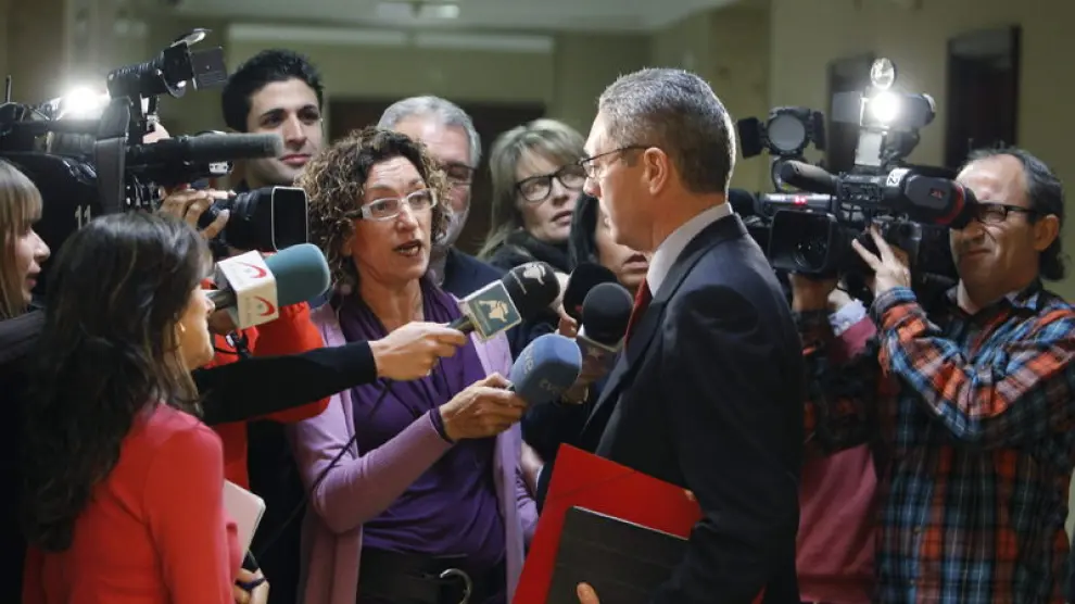 El ministro de Justicia, Alberto Ruiz-Gallardónm, atiende a los medios