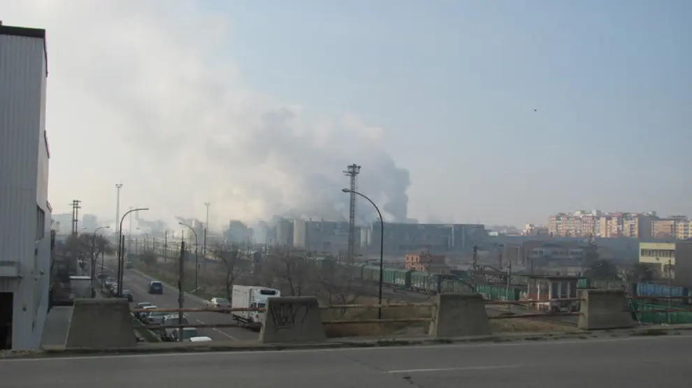 El humo sigue presente en la zona del Picarral