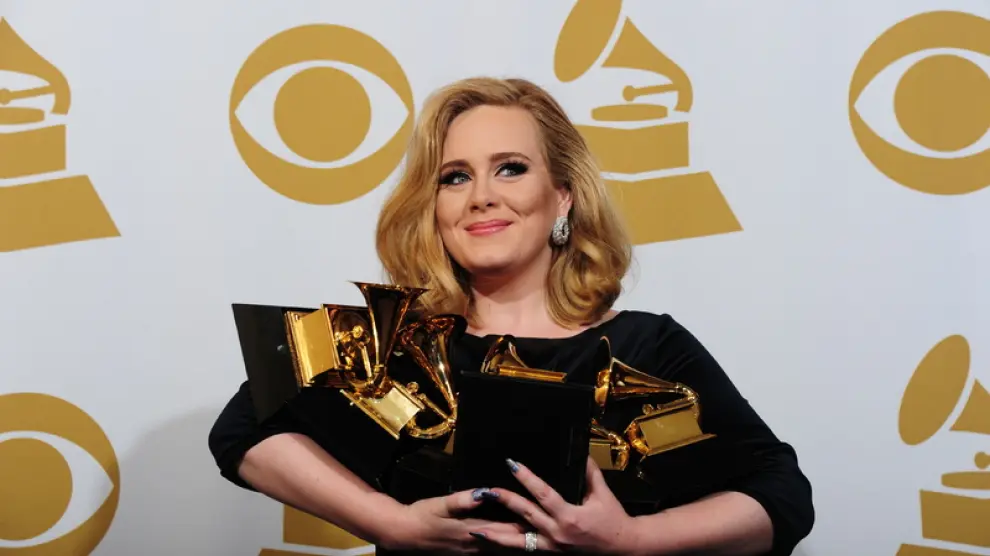 Adele con sus premios
