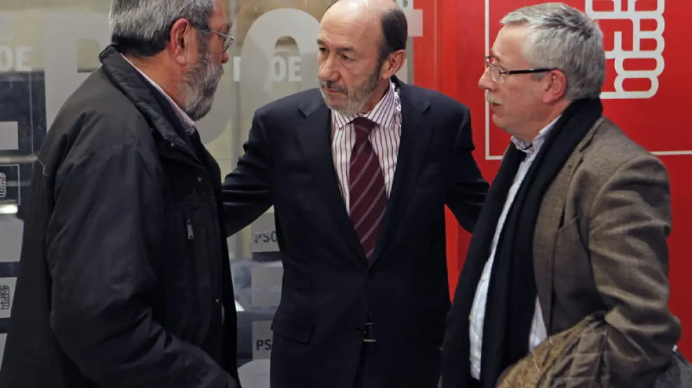 Alfredo Pérez Rubalcaba se reúne con Cándido Méndez e Ignacio Fernandez Toxo para analizar la reforma laboral.
