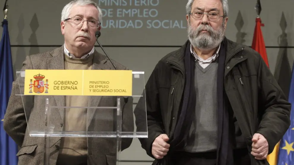Los secretarios generales de CCOO, Ignacio Fernández Toxo (i), y de UGT, Cándido Méndez