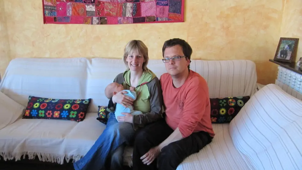 Celeste, Sergio y su hijo Oroel, nacido en casa