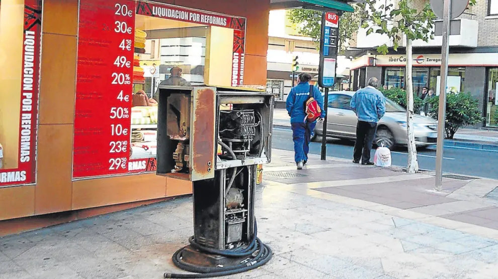 Surtidor de gasolina abandonado en Delicias