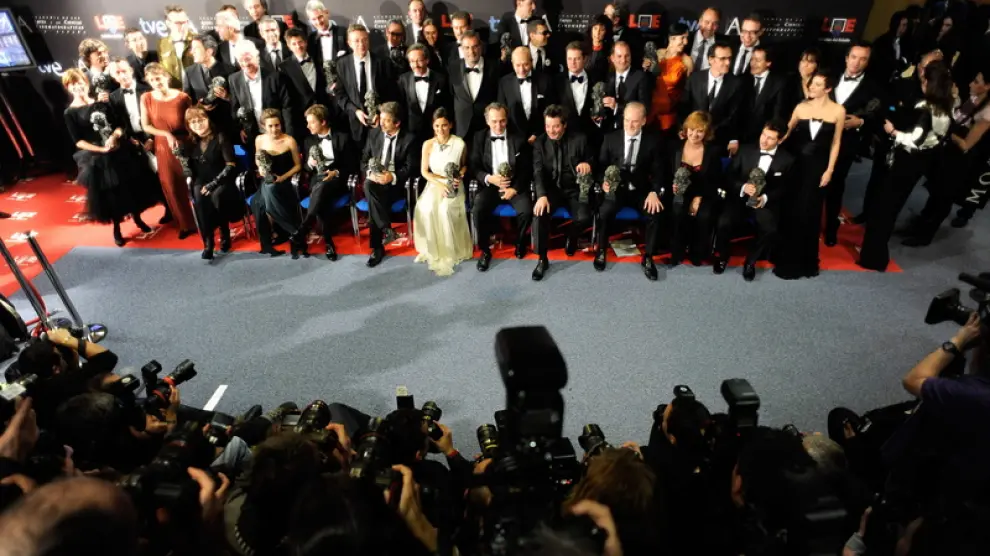 Foto de familia de todos los premiados en los Goya de 2012