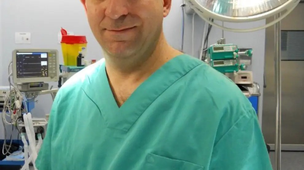 El doctor Jorge Solano, del Hospital Quirón de Zaragoza