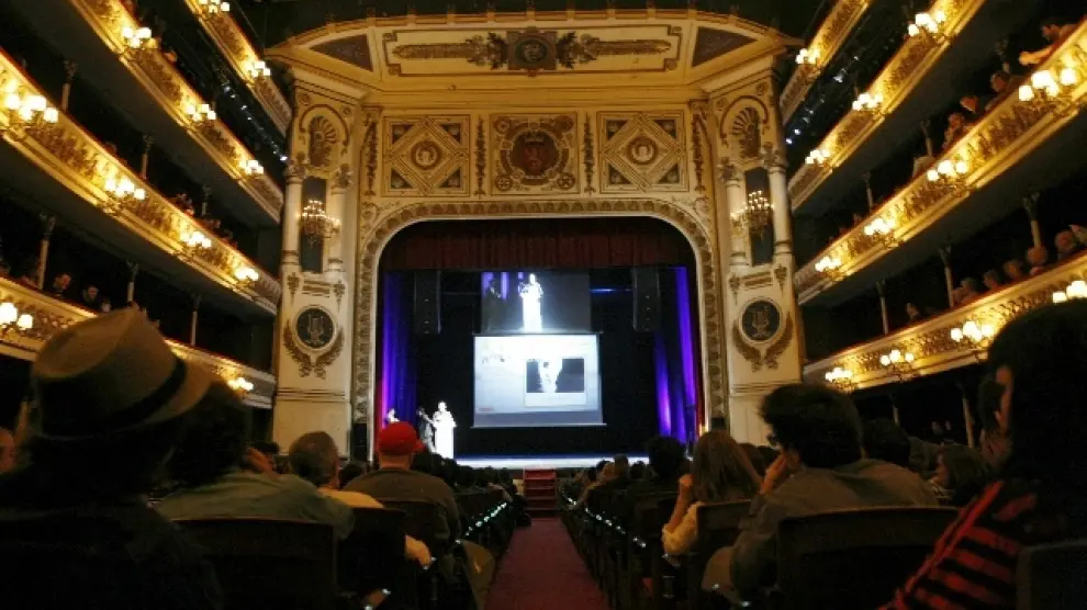 Grupos y artistas asistentes a la XIII edición de los Premios de la Música Aragonesa en el Teatro Principal