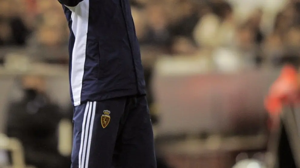 El entrenador del Real Zaragoza, Manolo Jiménez, durante el encuentro ante el Valencia.