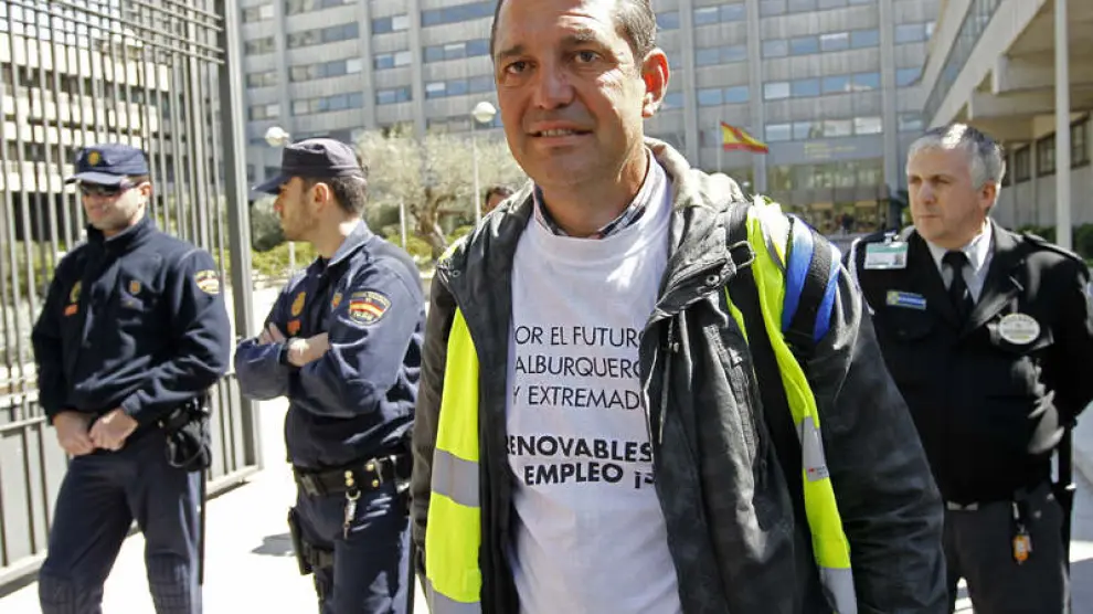 Ángel Vadillo, alcalde de Alburquerque, llega a Madrid tras recorrer más de 600 kilómetros.
