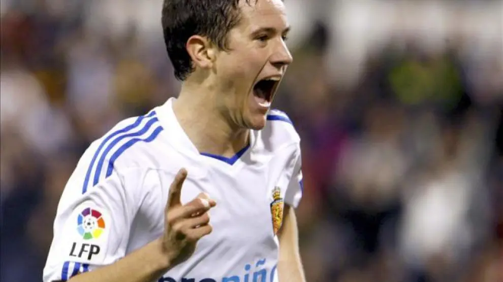 Ander Herrera celebra un gol con la camiseta blanquilla