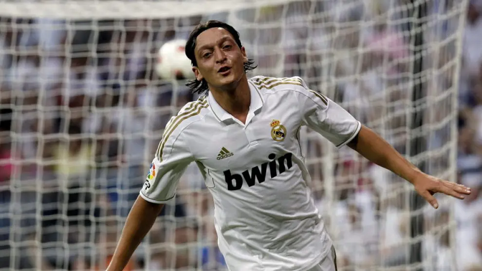 El centrocampista alemán del Real Madrid Mesut Özil celebra un gol ante el Mallorca.