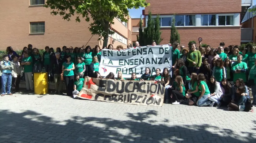 Alumnos y profesores del Instituto Pablo Serrano