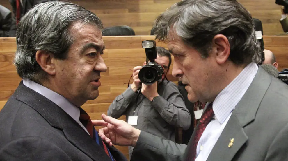 Álvarez Cascos (i) junto a Javier Fernánde,  nuevo presidente asturiano