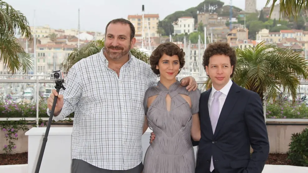 El director, Michel Franco, y los actores de 'Después de Lucía'.