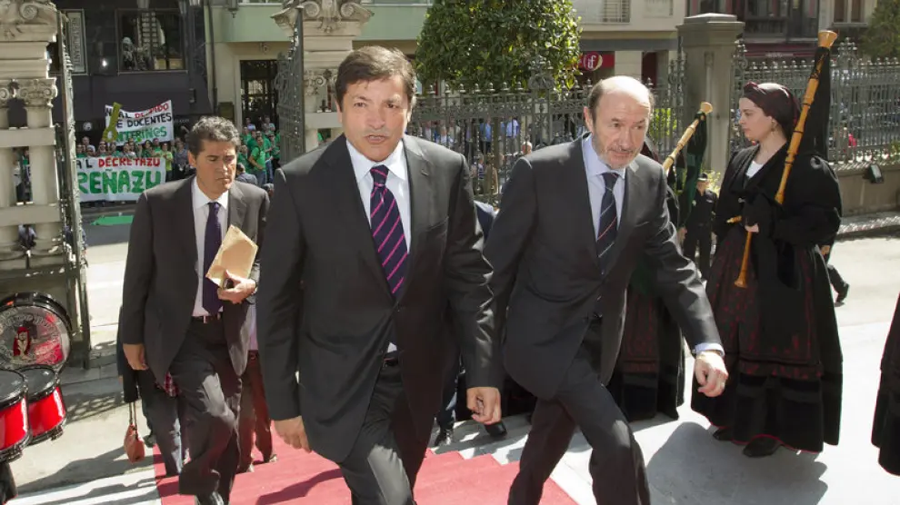 Rubalcaba, junto al nuevo presidente de Asturias
