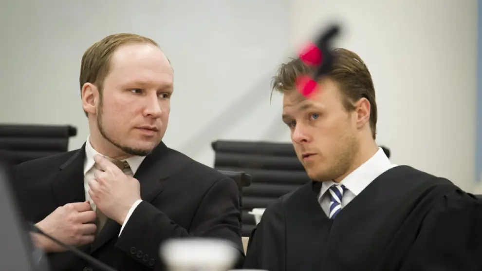 El ultraderechista Anders Behring Breivik, a la izquierda