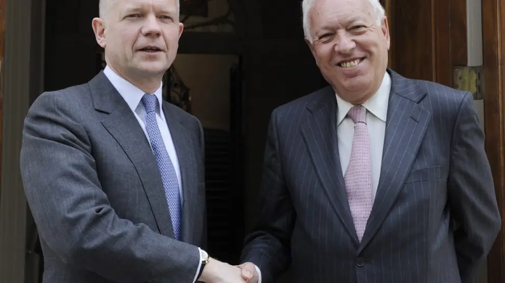 Margallo, con su colega de exteriores británico