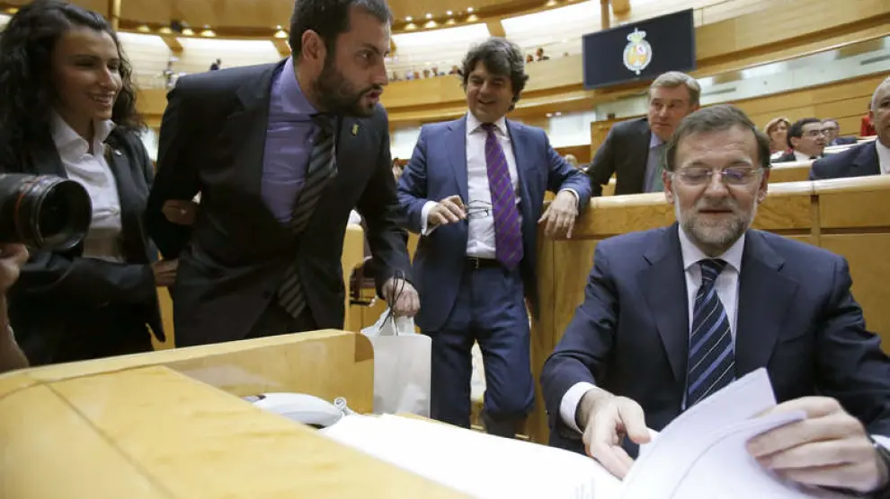 Entregan a Rajoy un casco de minero