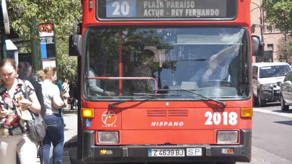 Imagen de archivo de un autobús en Zaragoza