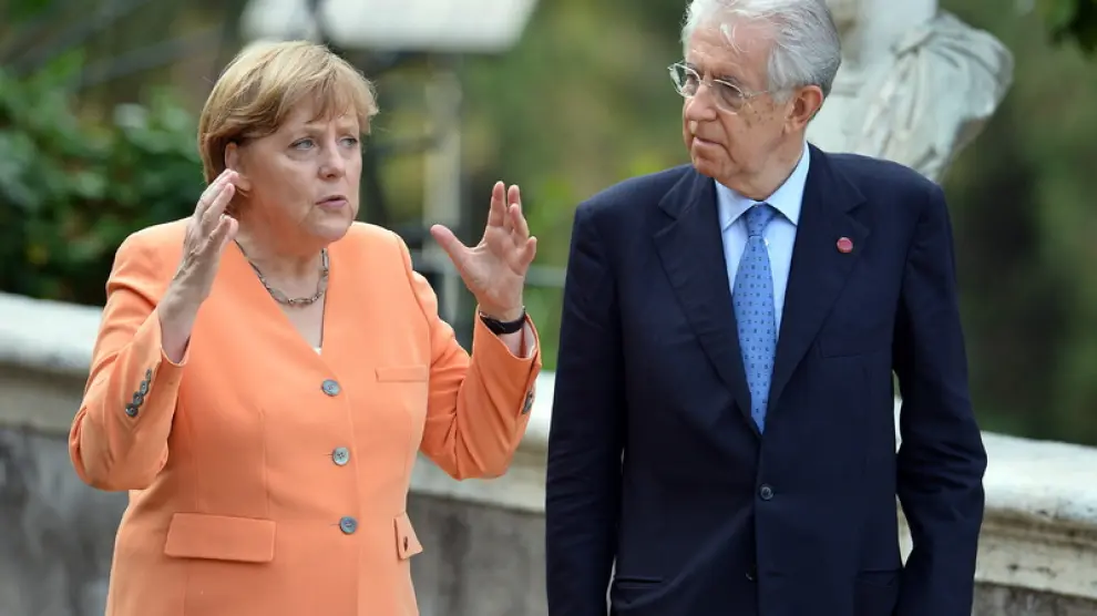 Monti dialoga con Angela Merkel