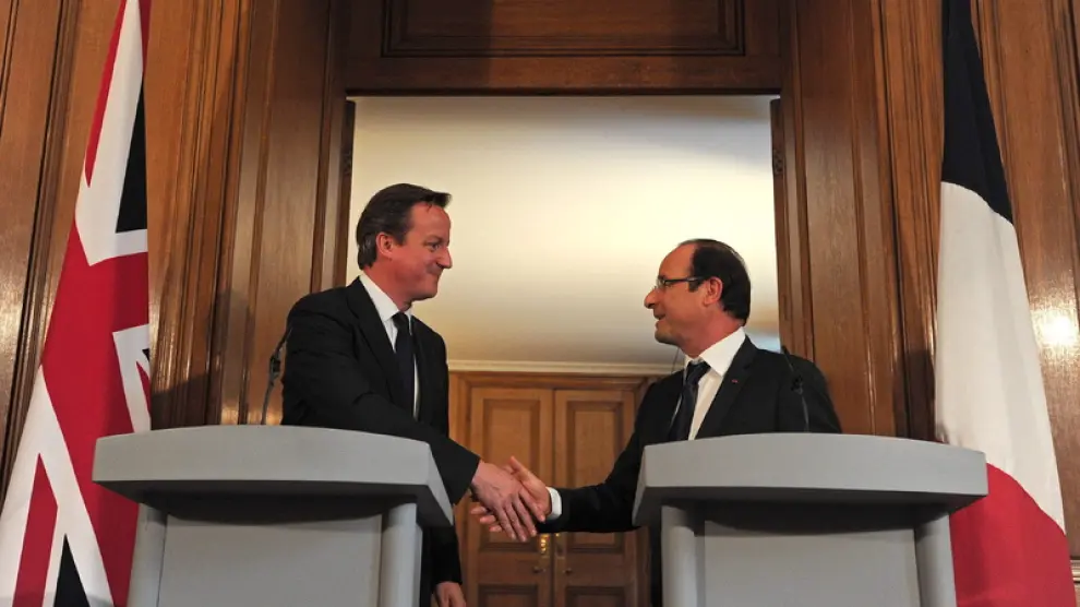 El primer ministro británico, David Cameron, y el presidente francés, Francois Hollande