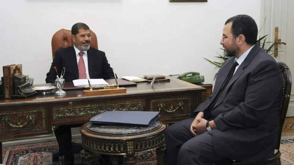 El presidente egipcio en un encuentro con Hisham Qandil