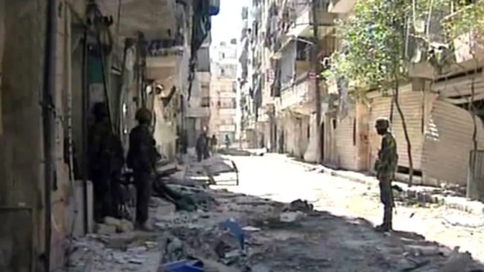 Las calles de la ciudad de Alepo han quedado reducidas a escombros.