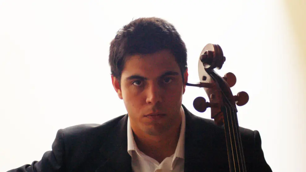 Eros Jaca, violonchelista, foto de archivo.