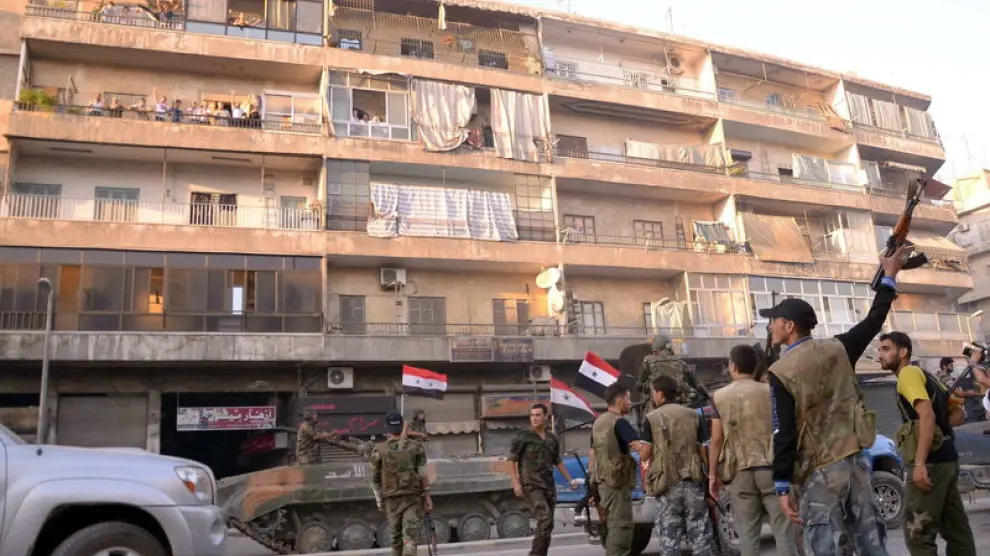 El Ejército sirio toma posición en una barrio residencial de Alepo