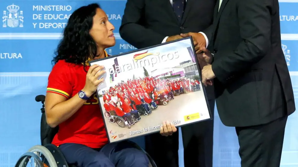 Teresa Perales junto al ministro de Educación y al presidente del Comité Paralímpico